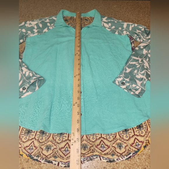 Umgee Teal Green Mixed Printed Back Blouse Size Medium - Picture 5 of 9